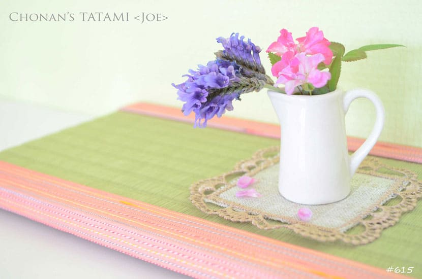 ピンクのオーガンジーを使ったおしゃれで可愛いミニ畳と小さな花瓶