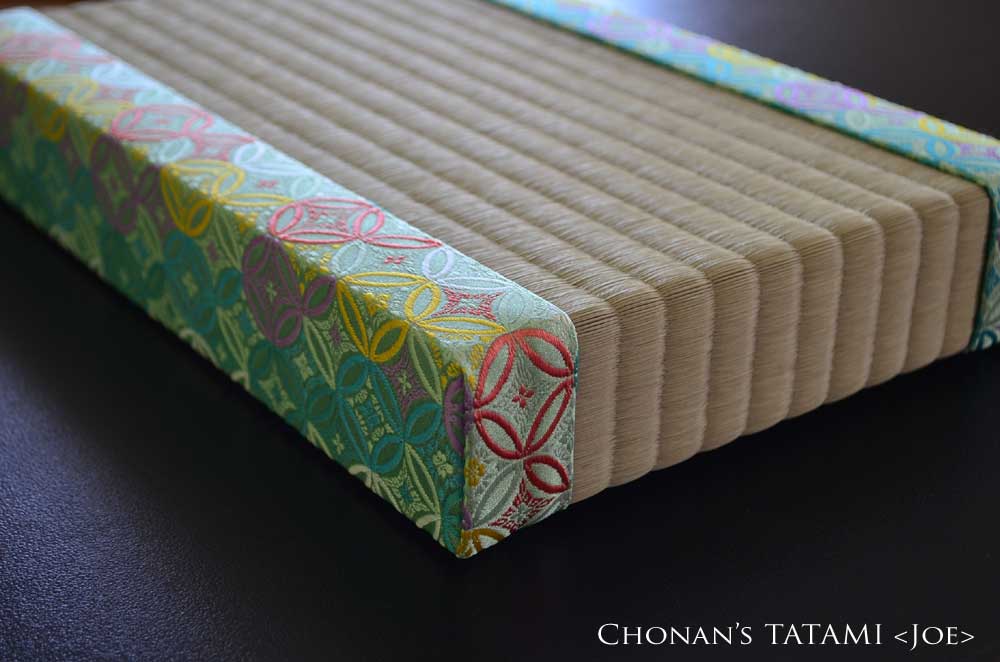 西陣織金襴を使った張り扇台専用厚畳