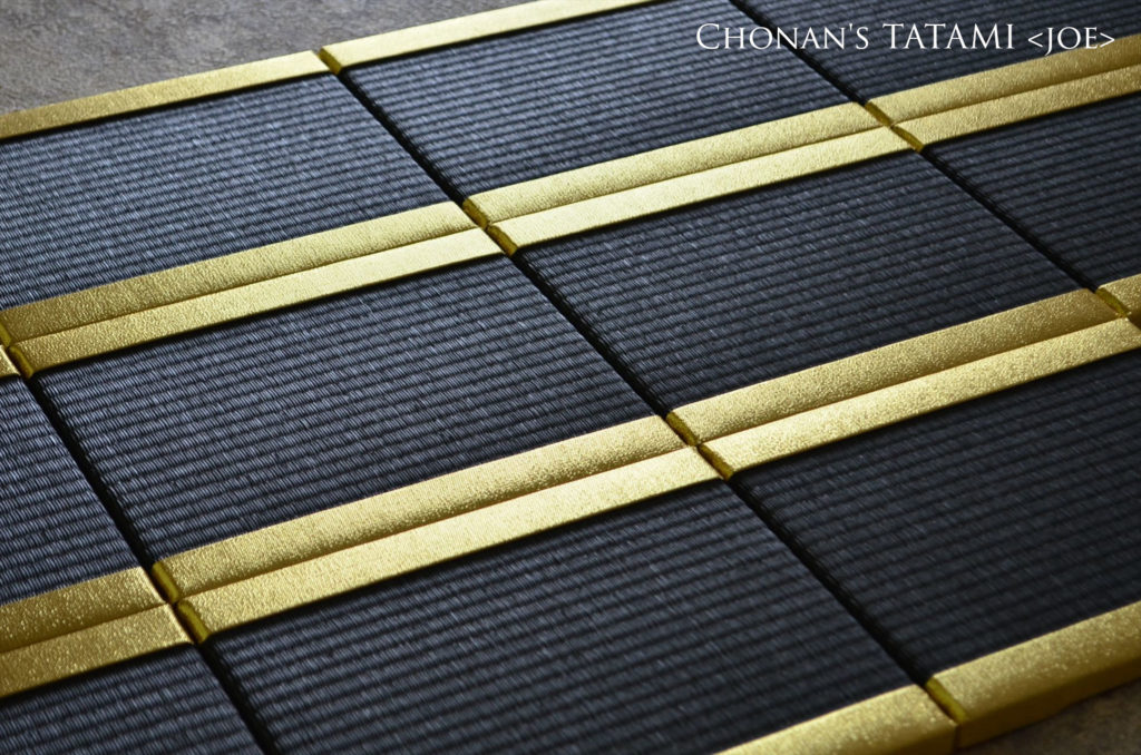 東昭齊秀月モリヤ人形様へ納品する、黒地に金縁の豪華な雛人形用ミニ畳(二枚組)。