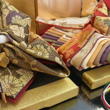 東昭齊秀月モリヤ人形の親王飾り。フルオーダーミニ畳台に飾られた雛人形