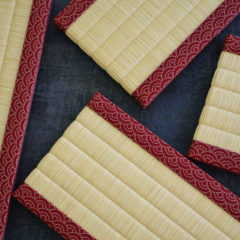 KIWAME TOKYO様オーダー品 腕時計ディスプレイ用ミニ畳 龍鬢表 青海波模様 臙脂色（えんじいろ） 飾り台