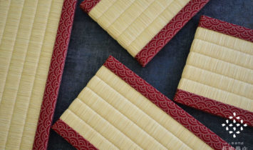 KIWAME TOKYO様オーダー品 腕時計ディスプレイ用ミニ畳 龍鬢表 青海波模様 臙脂色（えんじいろ） 飾り台