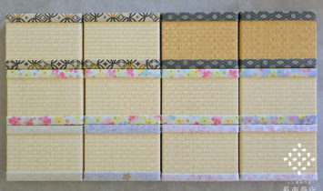 さまざまな畳縁を使ったミニ畳を並べた写真。 落ち着いた和柄や淡い花柄など、表情の異なる畳縁が並んでいる。