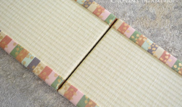 人形専門店・京玉様オーダー品 梅鉢（うめばち）文様の金襴畳縁を使用した親王台ミニ畳 雛人形 飾り台